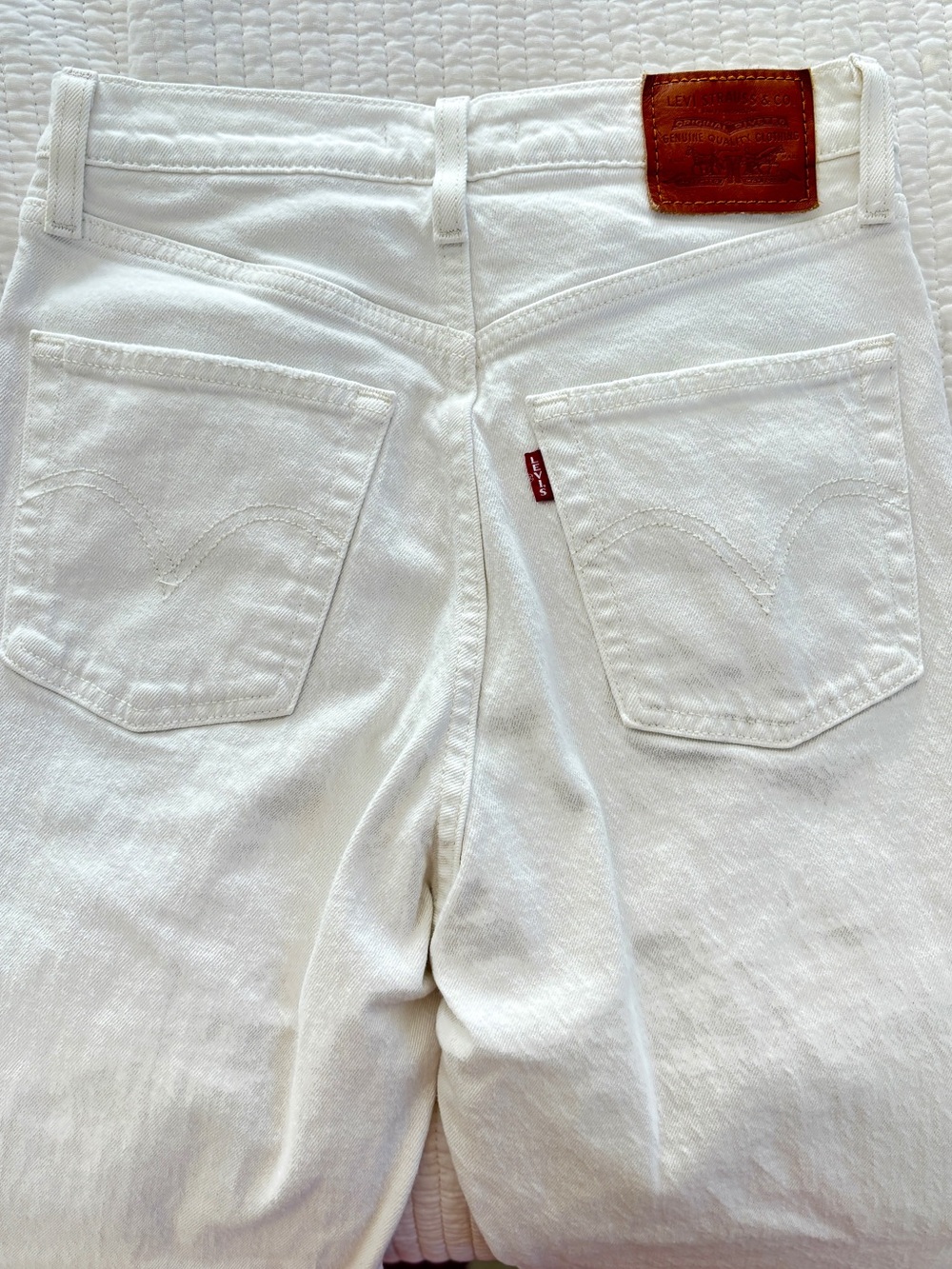 Levi’s Ribcage White Straight-Leg Jeans - Picture 10 of 10